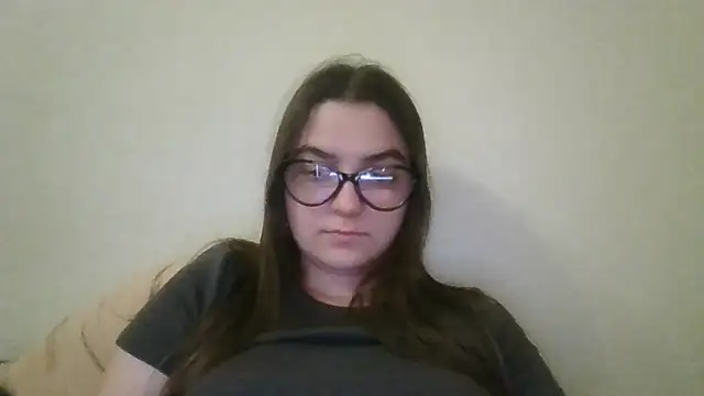 Farynaa stripchat live cam model