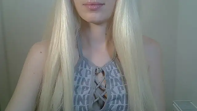 ViraVrema stripchat live cam model