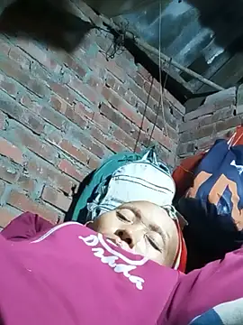 Nguyen_Emaa stripchat live cam model