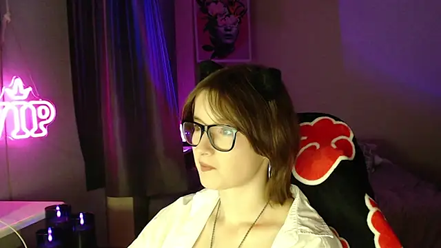 LunaXcherry stripchat live cam model