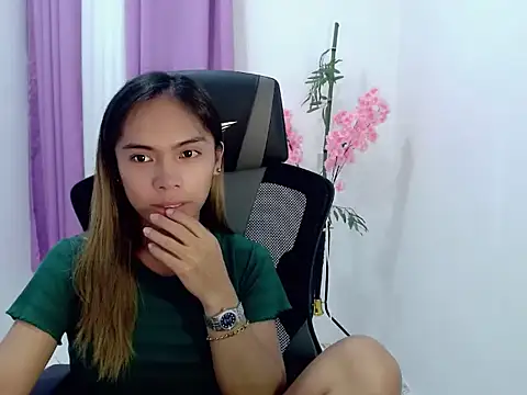ur_asianhotleah stripchat live cam model