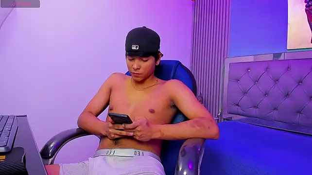 Rauw21 stripchat live cam model