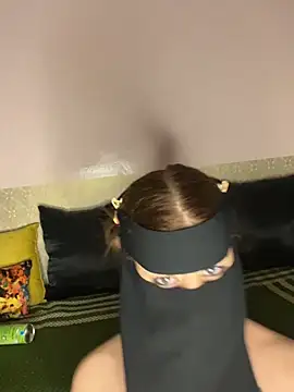 Jumanaa stripchat live cam model