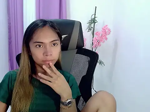 ur_asianhotleah stripchat live cam model