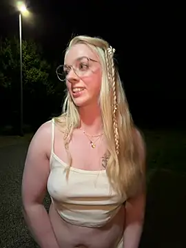 LinaLeana stripchat live cam model
