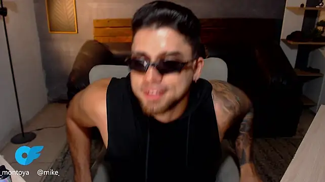Mike_montoya01 stripchat live cam model