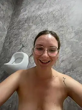 The_Snowwhitee stripchat live cam model