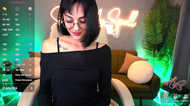 EviiLune stripchat live cam model