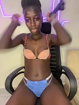 Hildahoi stripchat live cam model