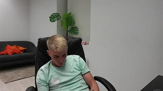 Logan_Falk stripchat live cam model