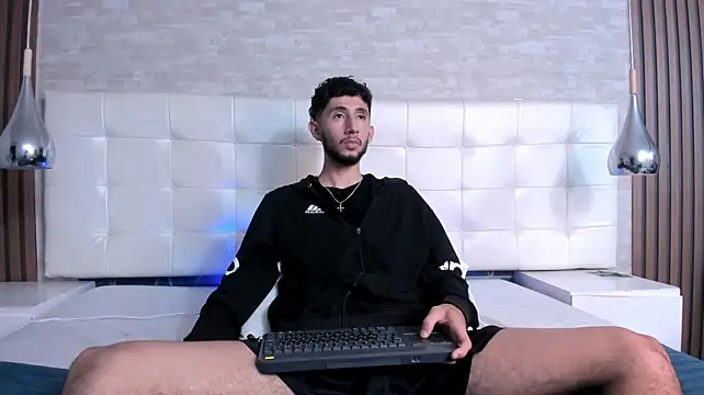 MatteoLaurent stripchat live cam model