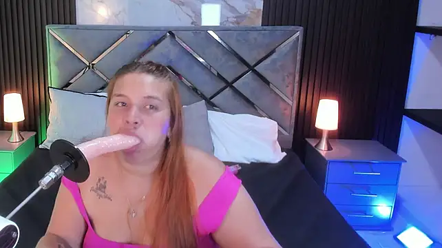 Sopphiiafox stripchat live cam model
