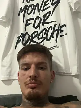 tom_kl97 stripchat live cam model