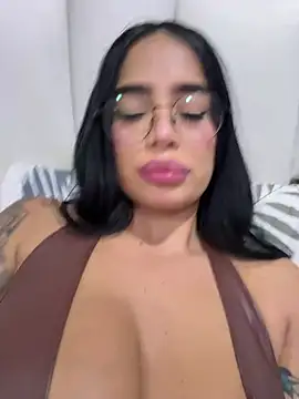 perla_kem_ stripchat live cam model