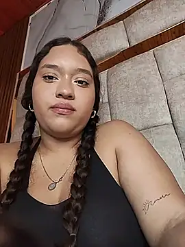 EmiliaTorrez stripchat live cam model