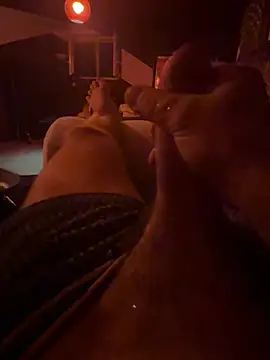deinParis stripchat live cam model