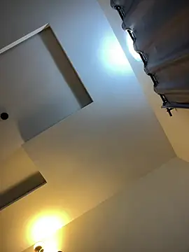wealthzues stripchat live cam model