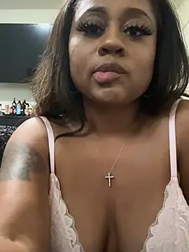 sluttycurvy stripchat live cam model