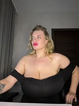 Evellyn stripchat live cam model