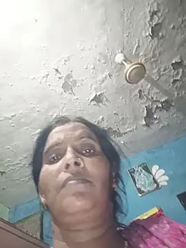 AadikiAunty stripchat live cam model