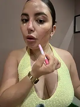sukhakunis1 stripchat live cam model