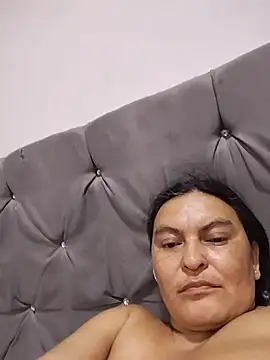 Horny-Mommy-Dirty stripchat live cam model