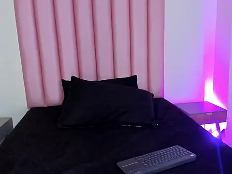 Scarlett-022 stripchat live cam model