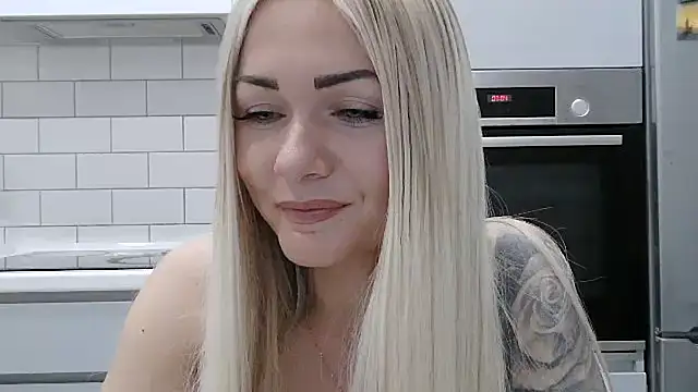 MiamiiGirl stripchat live cam model