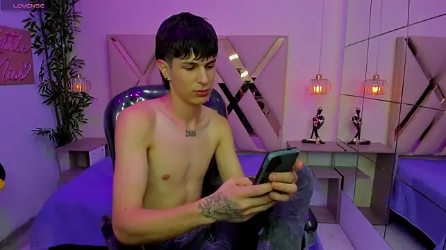 Salvatore18_ stripchat live cam model