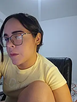 Miahoneyx stripchat live cam model