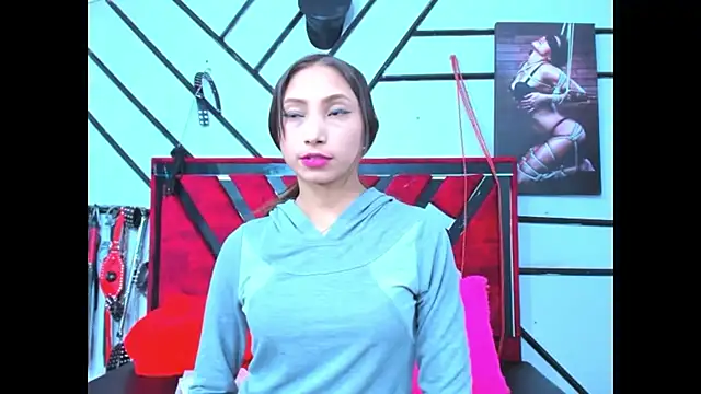 SarayZareen stripchat live cam model