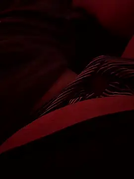 hellakiki21 stripchat live cam model