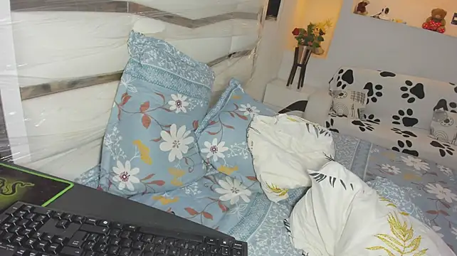 yina-rosse stripchat live cam model