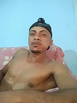 Benh333 stripchat live cam model