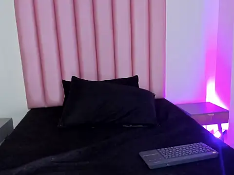 Scarlett-022 stripchat live cam model