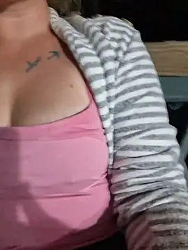 amberkayee stripchat live cam model