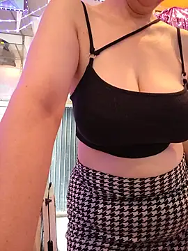 Mia_Novikov stripchat live cam model