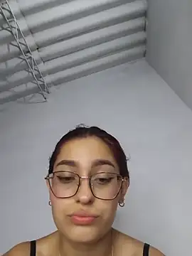 Ary-18 stripchat live cam model