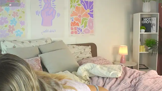 MaydaFoulk stripchat live cam model