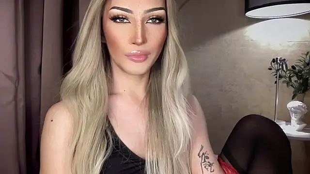 Alicegreenexx stripchat live cam model