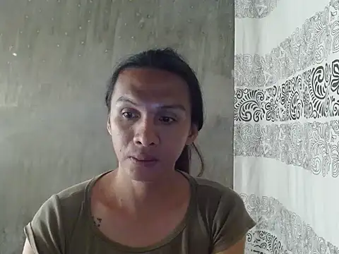 lovelycarla32 stripchat live cam model