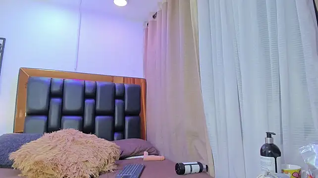 DominicaBecquer stripchat live cam model