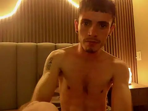 Laura_y_camilo stripchat live cam model