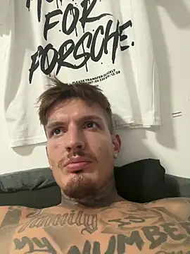 tom_kl97 stripchat live cam model