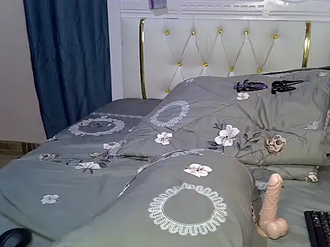 PrettyRuuby stripchat live cam model