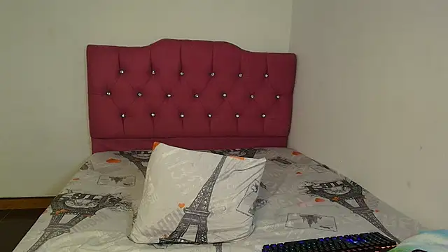 Kehlani_Km stripchat live cam model