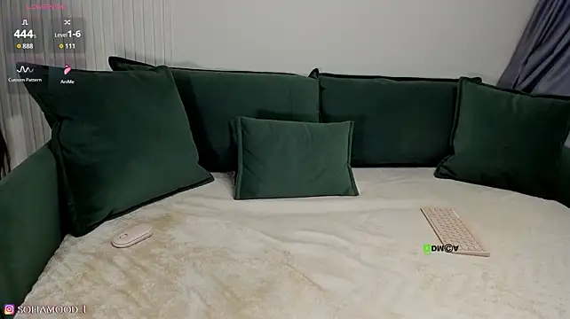 S0FlA stripchat live cam model