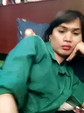 QueenSoreal stripchat live cam model