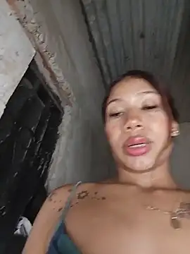 Rous-squir stripchat live cam model