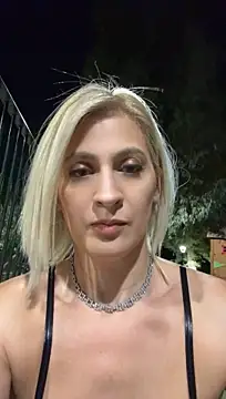 HOTLadyluna stripchat live cam model
